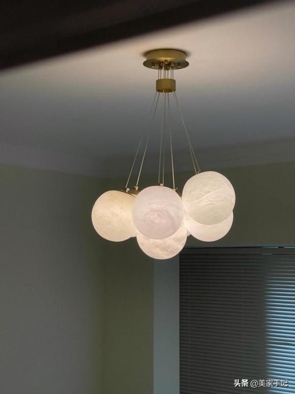 不顧親友反對堅持窮裝,126㎡家只刷漆不弔頂,效果反而溫馨治癒 不顧親友反對堅持窮裝,126㎡家只刷漆不弔頂,效果反而溫馨治癒