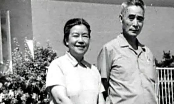 1989年，黃維訪問臺灣前夕，國民黨方面力勸他留在臺灣，被他拒絕