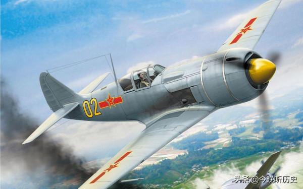 我軍轟炸機發現地面叛匪有人穿紅衣,上報後指揮部回覆:這是匪首 我軍轟炸機發現地面叛匪有人穿紅衣,上報後指揮部回覆:這是匪首