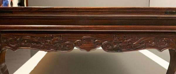 螭龍配獸面，黃花梨齊牙條虎爪足炕桌