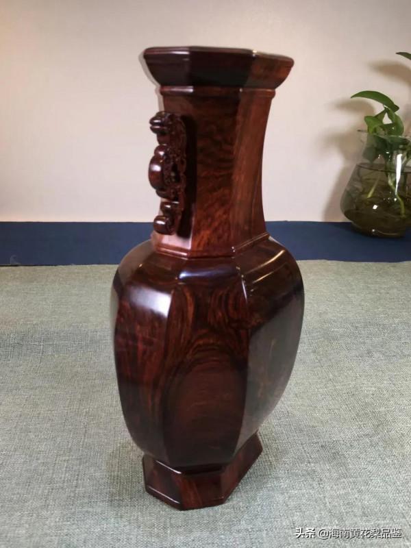 越南黃花梨,老油梨「八稜瓶」擺件,高24cm直徑13.5cm重1268克 越南黃花梨,老油梨「八稜瓶」擺件,高24cm直徑13.5cm重1268克