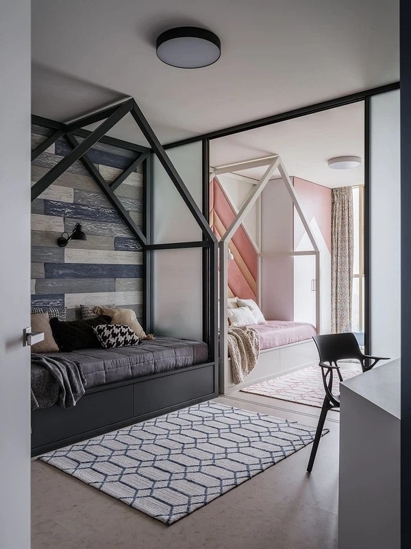 一個看著舒服的房子，靠得絕對不是豪裝，他家因藍色而在網上走紅