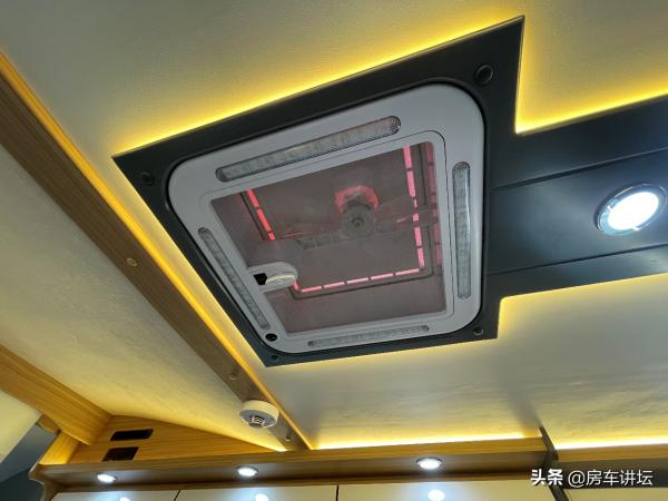 雲遊系列單拓展房車:大廠出品,國產依維柯官方指導價:41.49萬 雲遊系列單拓展房車:大廠出品,國產依維柯官方指導價:41.49萬