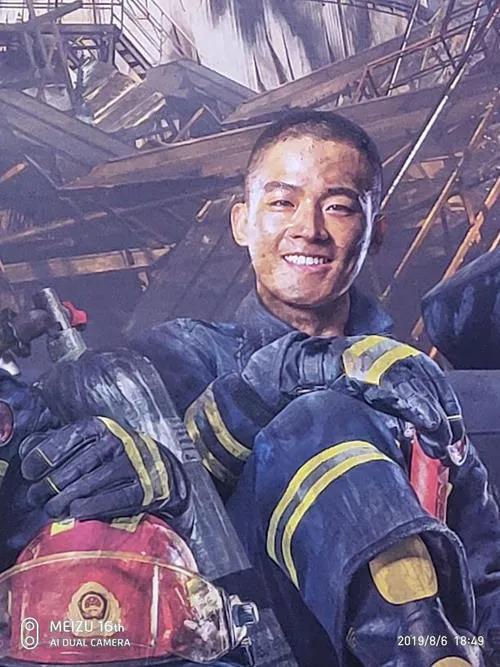 六位“硬漢”接班人,個個陽剛之氣十足,不再油頭粉面,濃妝淡抹 六位“硬漢”接班人,個個陽剛之氣十足,不再油頭粉面,濃妝淡抹