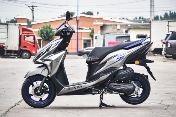 不容置疑的125顏值王 新大洲本田裂行實拍