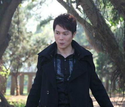 王燦:從反派專業戶到慈善家,48歲未婚帶四娃,有怎樣的故事? 王燦:從反派專業戶到慈善家,48歲未婚帶四娃,有怎樣的故事?