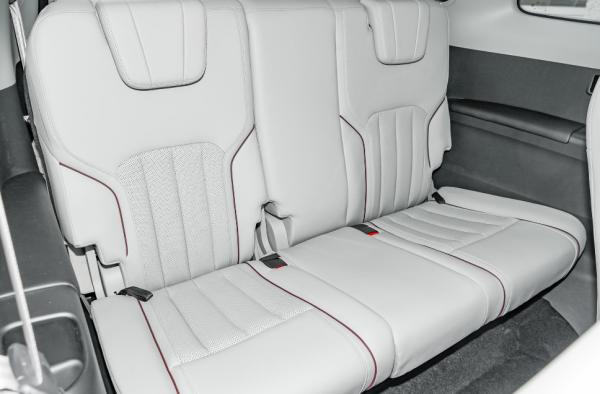 福特領裕主打家用取向，有三種座椅佈局可選，全系標配2.0T排量