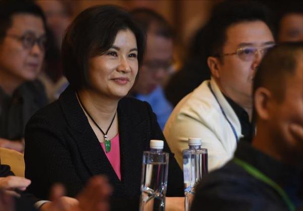 “玻璃女王”周群飛:打工妹到湖南女首富,為何不嫁富豪嫁司機? “玻璃女王”周群飛:打工妹到湖南女首富,為何不嫁富豪嫁司機?