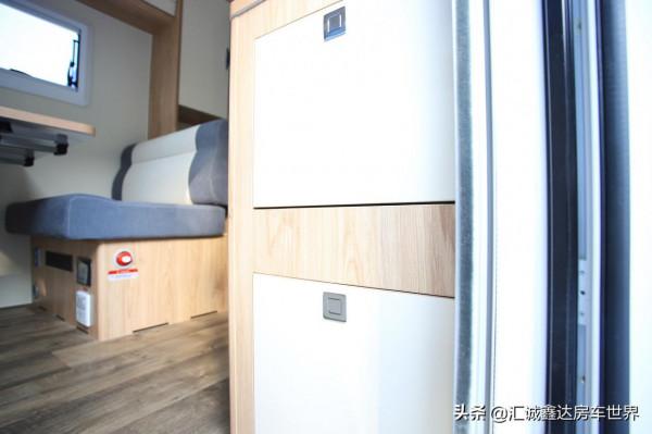 國產新型輕量化頂配拖掛房車!​長6.2米,變色龍車身配木質內飾 國產新型輕量化頂配拖掛房車!​長6.2米,變色龍車身配木質內飾