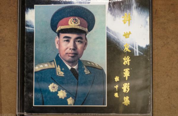 建國後許世友回鄉，為何要對自己的親叔叔拔槍，聲稱要大義滅親