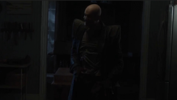 第一集:一家人去小鎮旅遊,最後發現鎮上全是怪人? 第一集:一家人去小鎮旅遊,最後發現鎮上全是怪人?