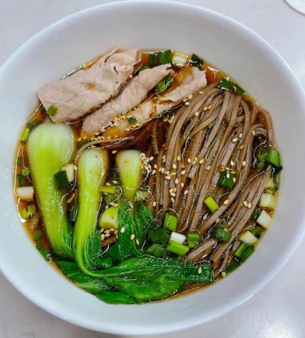 低卡低脂酸湯牛肉蕎麥麵!超開胃,好吃到尖叫 低卡低脂酸湯牛肉蕎麥麵!超開胃,好吃到尖叫