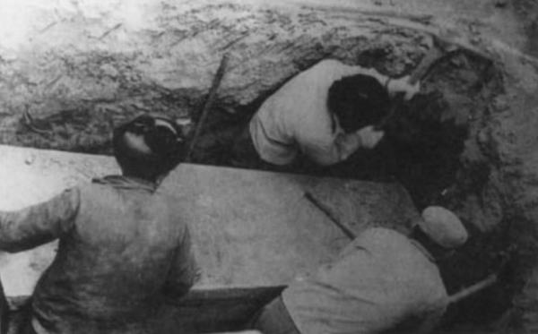 李大釗犧牲後：遺體暫藏寺廟，墓碑深埋地下，50年後重見天日