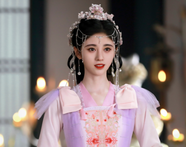 《慕南枝》的服化道不走“敷衍風”，鞠婧禕的造型說是真驚豔