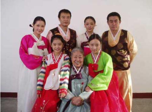 81歲韓影：50歲走紅，和丈夫相愛一生，兒子孫松58歲沒孩子