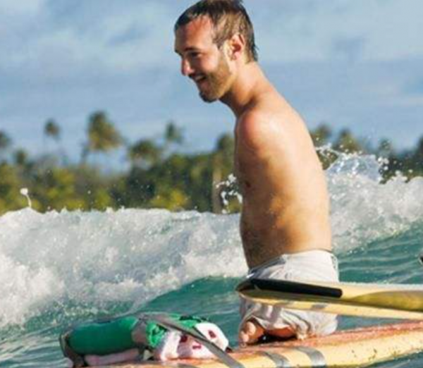 1982年，那個天生沒有四肢的澳大利亞男子尼克&CenterDot;胡哲，後來怎樣了