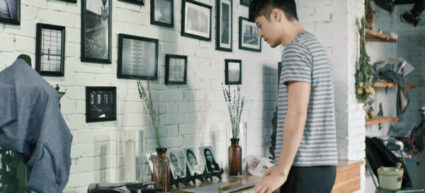 《山村老屍》導演最新恐怖作品，女主超美，可是這依舊只是爛片