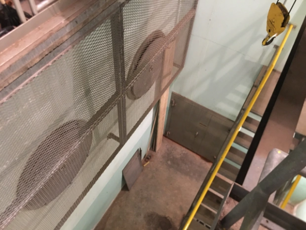 美國藝術家帶妻子和三個孩子住進557平米地堡，只為應對核災難