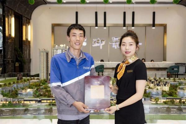 徒手爬6樓救5歲女孩，獲贈60萬元房產的小哥，後來怎麼樣了？