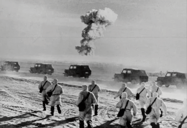 美國揚言將原子彈投向北京，毛主席拍桌而起，核武器研究勢在必行