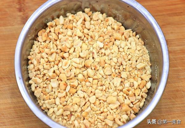 大人小孩都愛吃的花生糖,廚師長教你在家做,再也不用出去買了 大人小孩都愛吃的花生糖,廚師長教你在家做,再也不用出去買了