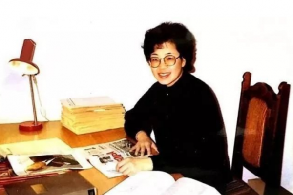 1999年北約轟炸,女記者邵雲環犧牲,丈夫雙眼重傷醒來:淚灑床前 1999年北約轟炸,女記者邵雲環犧牲,丈夫雙眼重傷醒來:淚灑床前