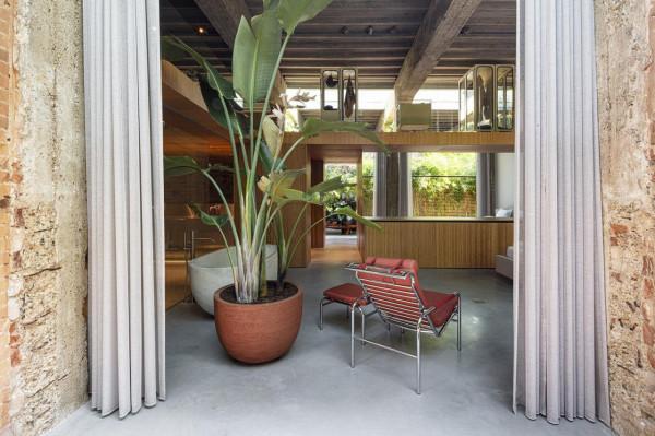 破舊的體育大樓改造成私人住宅:新與舊的碰撞 破舊的體育大樓改造成私人住宅:新與舊的碰撞