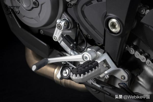 杜卡迪發表新攬途 V2 除了引擎改良之外還有什麼改變呢? 杜卡迪發表新攬途 V2 除了引擎改良之外還有什麼改變呢?