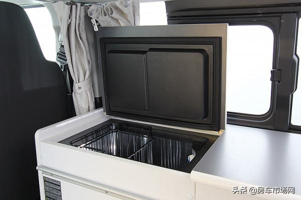 3層結構多張床睡6人，可下地庫豐田房車，長不足5米是如何做到的