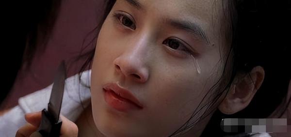 一瘦就顯男相！從熱巴到李嘉欣，女明星還是長點肉好看