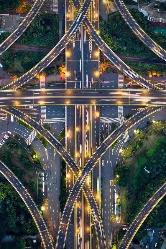 你們都誤會卡達了—事實上它比巴掌大一點點