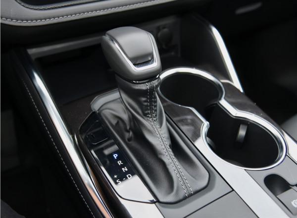 豐田皇冠陸放已上市，車重超2噸，續航1000KM，還能吃92“粗糧”