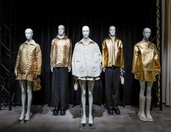 ​是我瘋了還是關曉彤真的變時髦了？