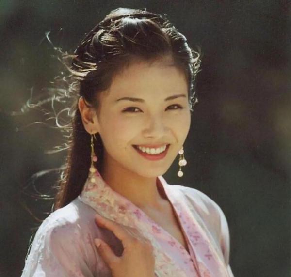 別再笑話黃曉明楊爍了，女演員“油膩”起來，真沒他倆什麼事了