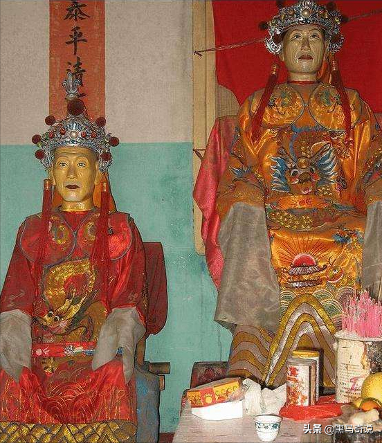 2000年，江西孝子遵遺囑將父做成“木乃伊”，供奉家中無人敢拜訪