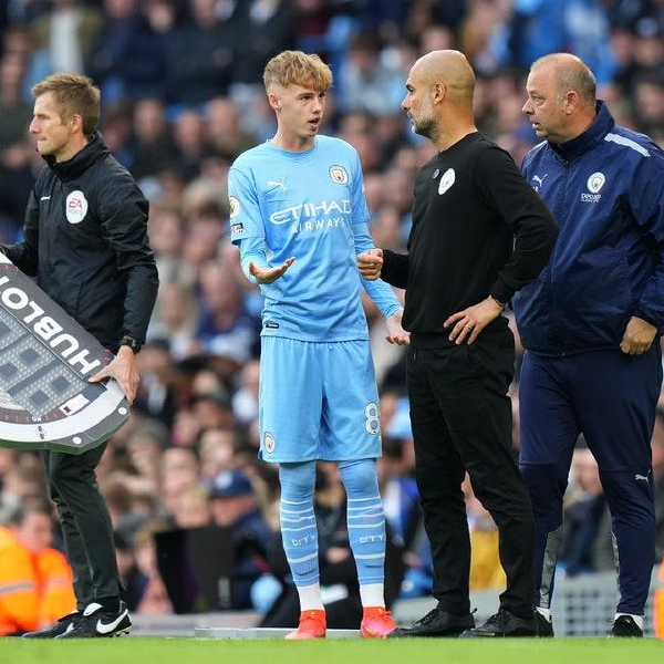 19歲的曼城天才好忙!4個小時踢2場上演帽子戲法,歐冠又一球成名 19歲的曼城天才好忙!4個小時踢2場上演帽子戲法,歐冠又一球成名