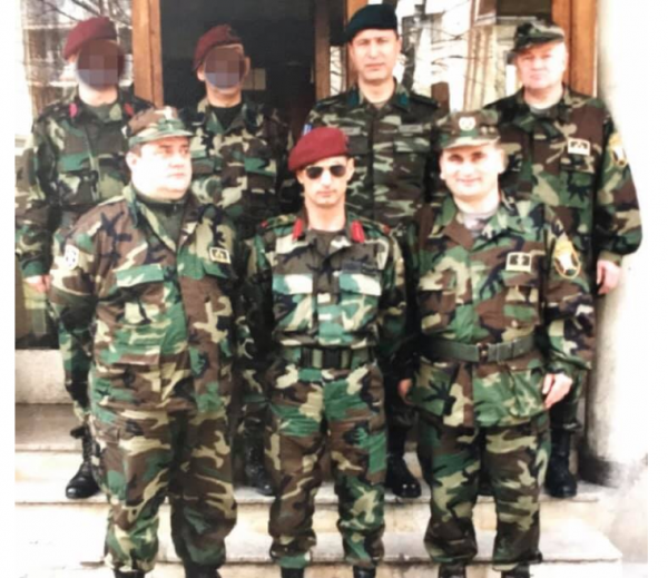 特種兵出身的希臘總參謀長，1979年參軍，獲得過2枚勳章7枚獎章