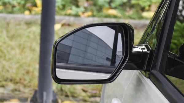 見過這11款汽車配置的人，還有小於30歲的嗎？