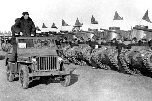 美國派王牌女特務,計劃暗殺毛主席,佈局三年卻被我軍美男計攻破 美國派王牌女特務,計劃暗殺毛主席,佈局三年卻被我軍美男計攻破