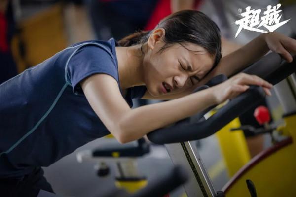 含淚剪髮，李庚希的演技讓人破防了