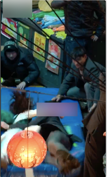 Angelababy新劇花絮曝光惹爭議，撲人摔倒都用替身，錢太好賺了