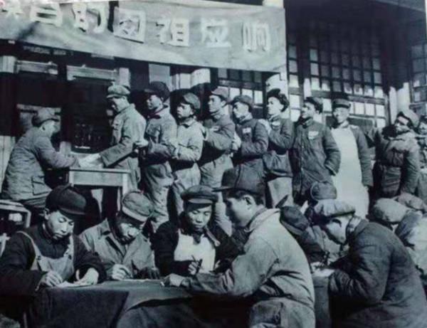 1951年彭德懷與主席臥房密談，周總理帶頭拍板，扭轉抗美援朝戰局