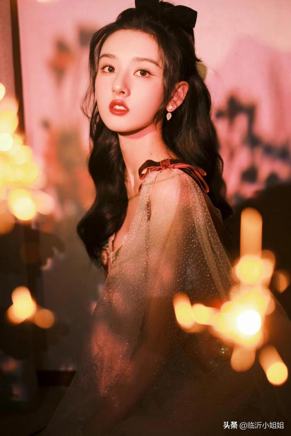 宋祖兒，越來越有韻味的新生代藝人，清爽高冷的顏值，美爆啦