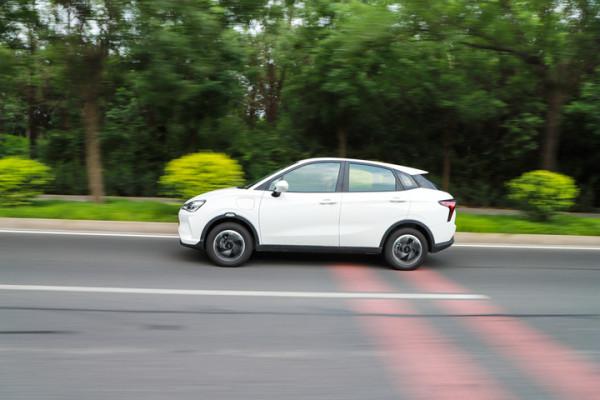 簡單務實/輕快好開 哪吒V長續航版試駕體驗