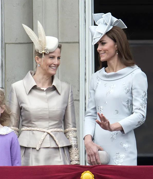 凱特王妃背後的女人!不帶梅根玩兒的小團體 凱特王妃背後的女人!不帶梅根玩兒的小團體