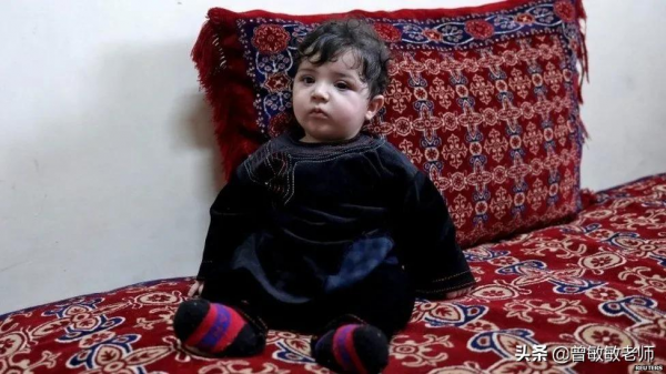 那個美國士兵接過的阿富汗嬰兒,終於找到家人!塔利班竟有功勞? 那個美國士兵接過的阿富汗嬰兒,終於找到家人!塔利班竟有功勞?