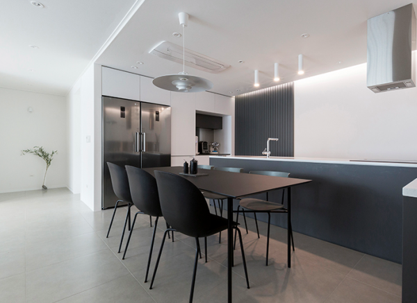 165㎡花50萬做極簡裝修，雖稱不上豪華，居住卻最經得住歲月考驗