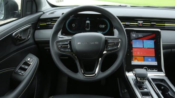 啟辰星對比榮威RX5：確定不是在比誰螢幕大？