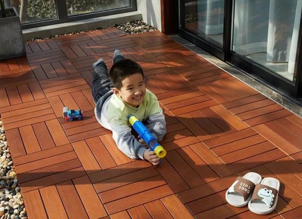 陽臺鋪瓷磚過時了，年輕人流行這麼裝，整潔美觀，太高明瞭