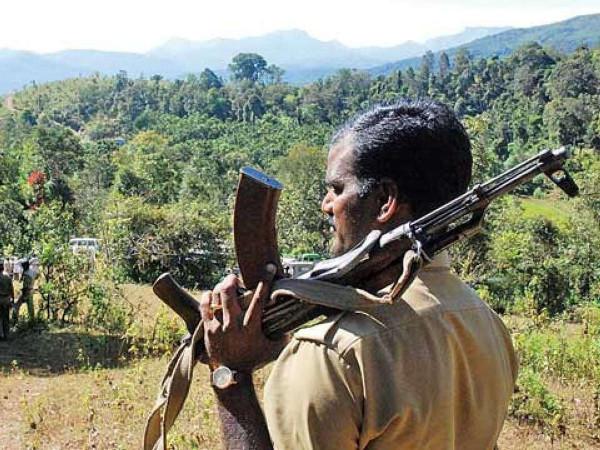 印度密林槍聲大作:莫迪重兵圍剿卻被反殺,直升機帶走多名傷員 印度密林槍聲大作:莫迪重兵圍剿卻被反殺,直升機帶走多名傷員